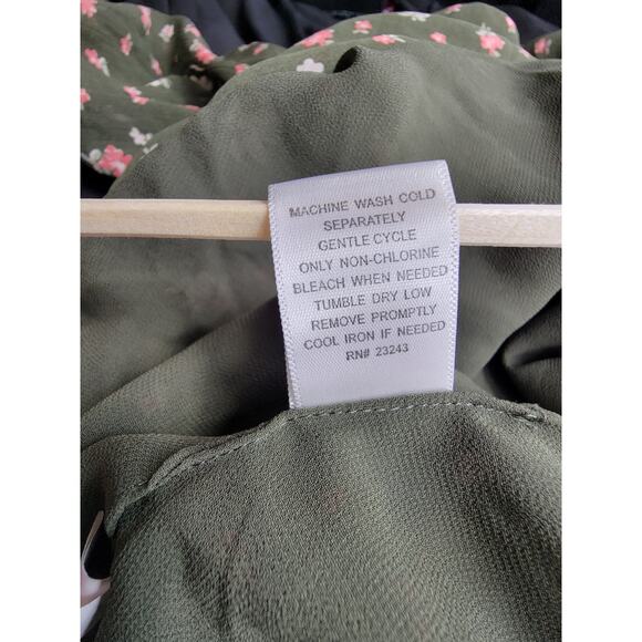 Soho NY&C Jeans Hunter Green Floral Off Shoulder Blouse, Sz M - Picture 12 of 13